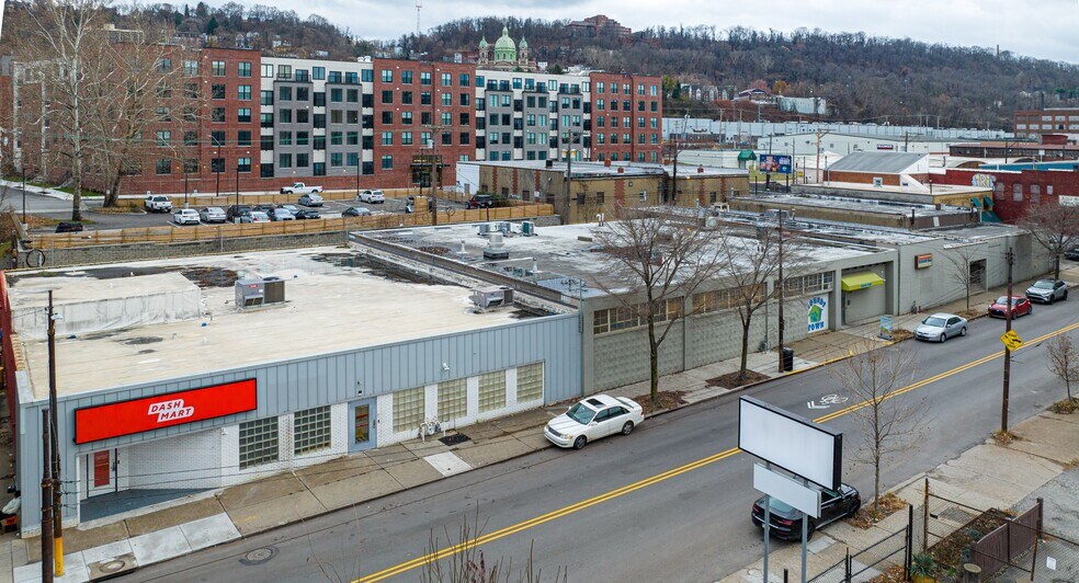 Strip District - Redev/Invest/Occupy portfolio of 3 properties for sale on LoopNet.ca - Building Photo - Image 2 of 9