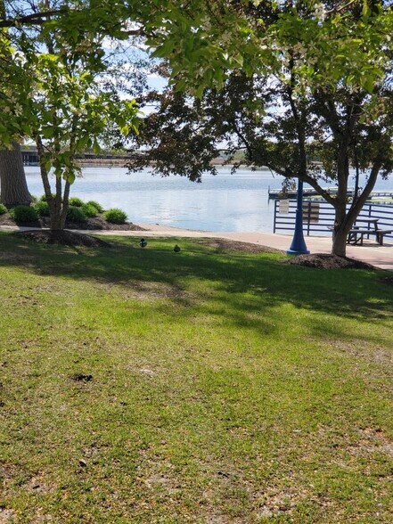 502-518 River Pl, Madison, WI à louer - Photo du bâtiment - Image 3 de 5