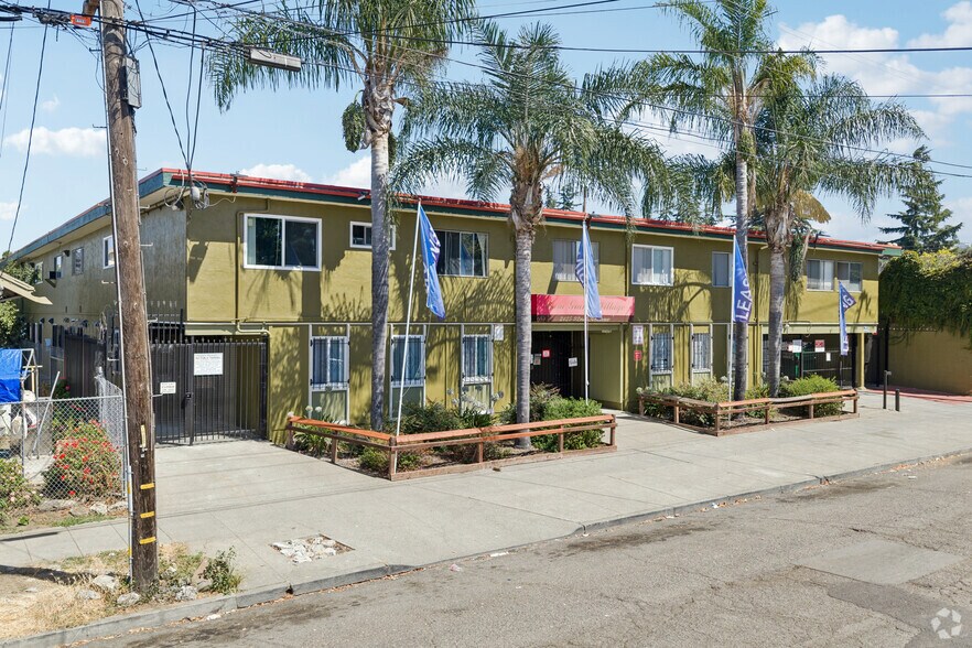 2125 92nd Ave, Oakland, CA à vendre - Photo du bâtiment - Image 1 de 23