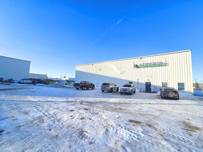 9305 27th Ave NW, Edmonton, AB à louer - Photo du bâtiment - Image 2 de 15