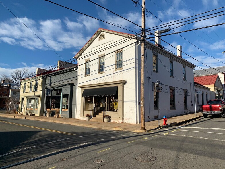 53 E Lee St, Warrenton, VA à louer - Photo principale - Image 2 de 8