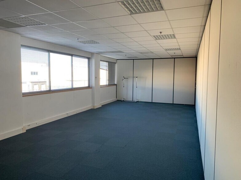 Industrial in Compans for lease - Building Photo - Image 3 of 14