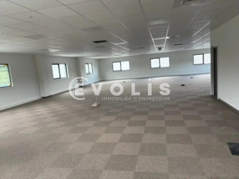 139 Rue Isaac Asimov, Bourgoin-Jallieu à louer - Photo du bâtiment - Image 2 de 40