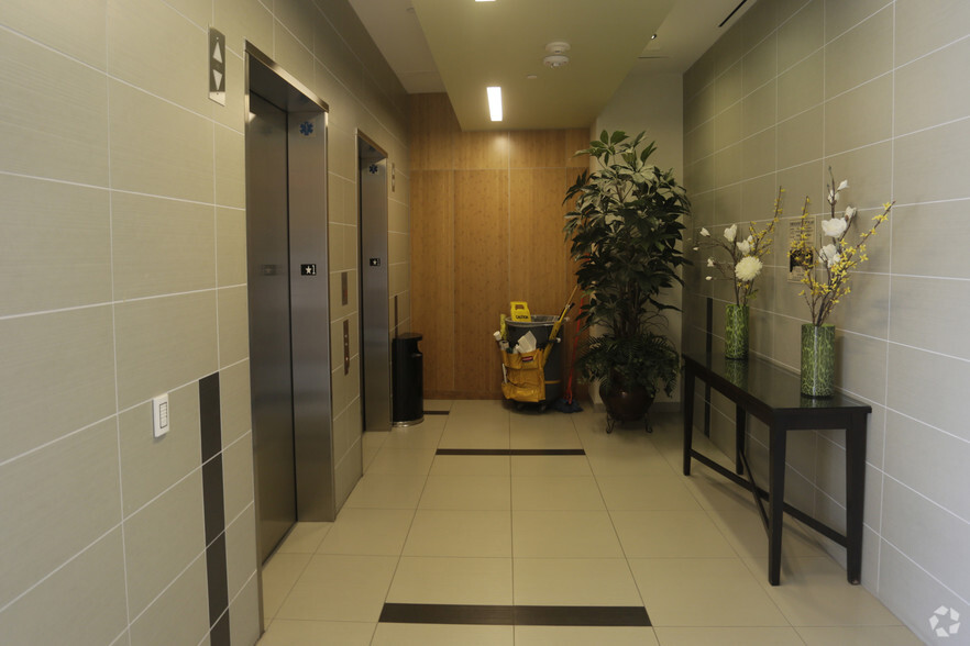 10700 Santa Monica Blvd, Los Angeles, CA for lease - Lobby - Image 1 of 5