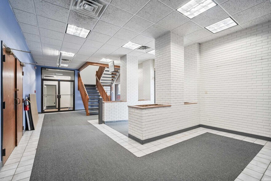 210 W Walnut St, Kokomo, IN à vendre - Photo du bâtiment - Image 3 de 23