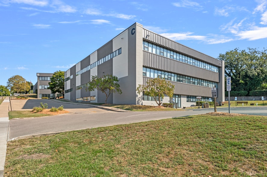 2200 Churchill Rd, Springfield, IL for sale - Building Photo - Image 3 of 4