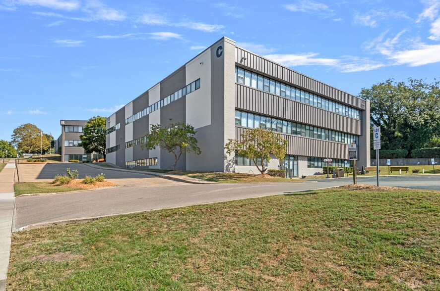 2200 Churchill Rd, Springfield, IL à vendre - Photo du bâtiment - Image 3 de 4