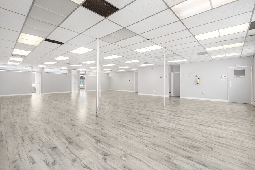 1916 Broadway W, Vancouver, BC à louer - Photo intérieure - Image 3 de 8