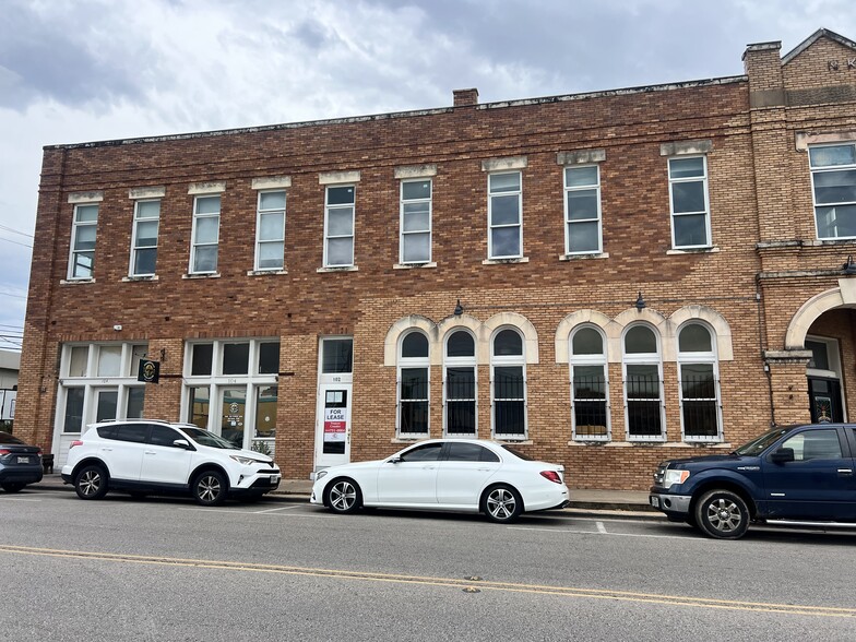 102 N Railroad Ave, Pflugerville, TX for lease - Building Photo - Image 2 of 4