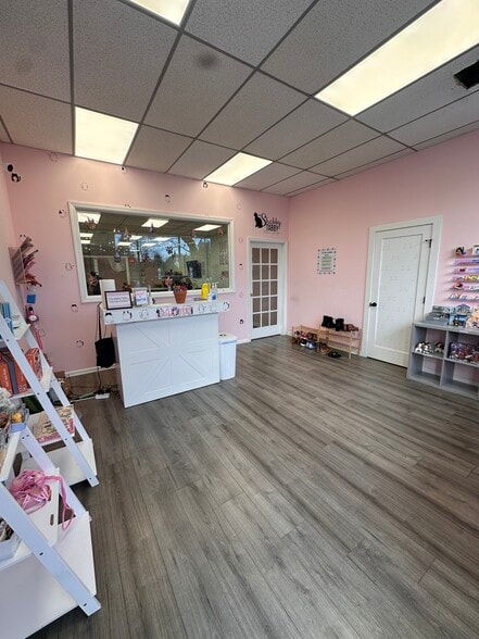 199 W Main St, Sayville, NY à louer - Photo du bâtiment - Image 2 de 4