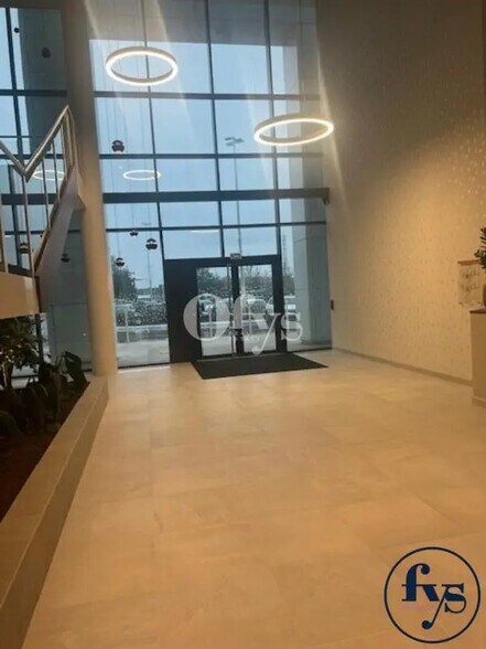 Office in Bourg-en-Bresse for lease - Lobby - Image 2 of 12