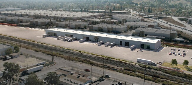 Plus de détails pour 2000 Pomona Blvd, Pomona, CA - Industriel à louer
