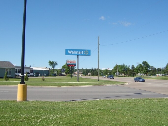 3805 I-75, Sault Sainte Marie, MI à vendre - Photo du bâtiment - Image 2 de 2