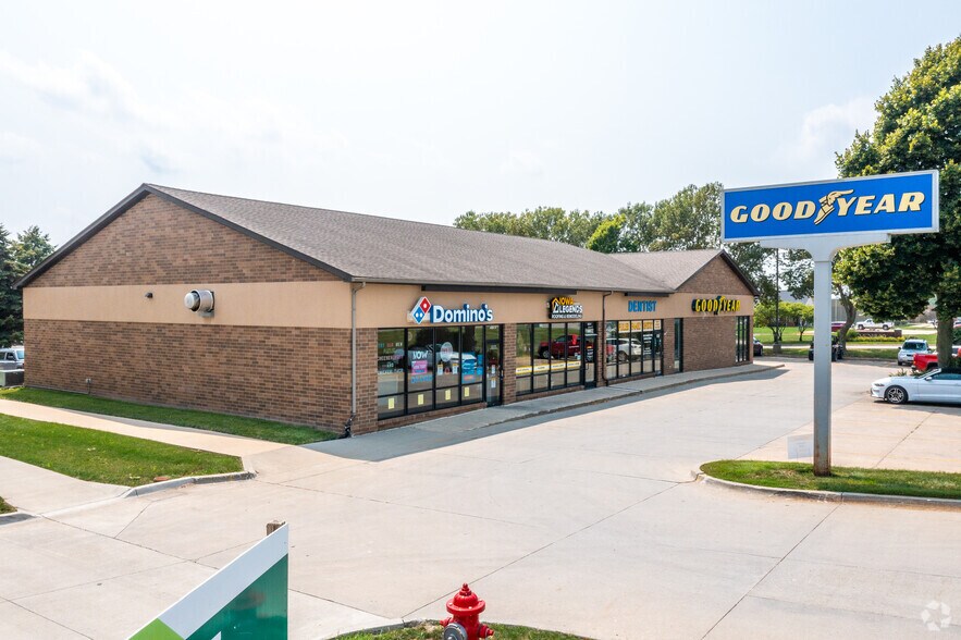 408-412 8th St SW, Altoona, IA à louer - Photo du bâtiment - Image 2 de 5