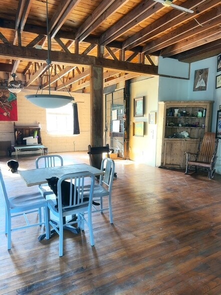 1312 W Clarendon Dr, Dallas, TX à vendre - Photo du bâtiment - Image 2 de 7
