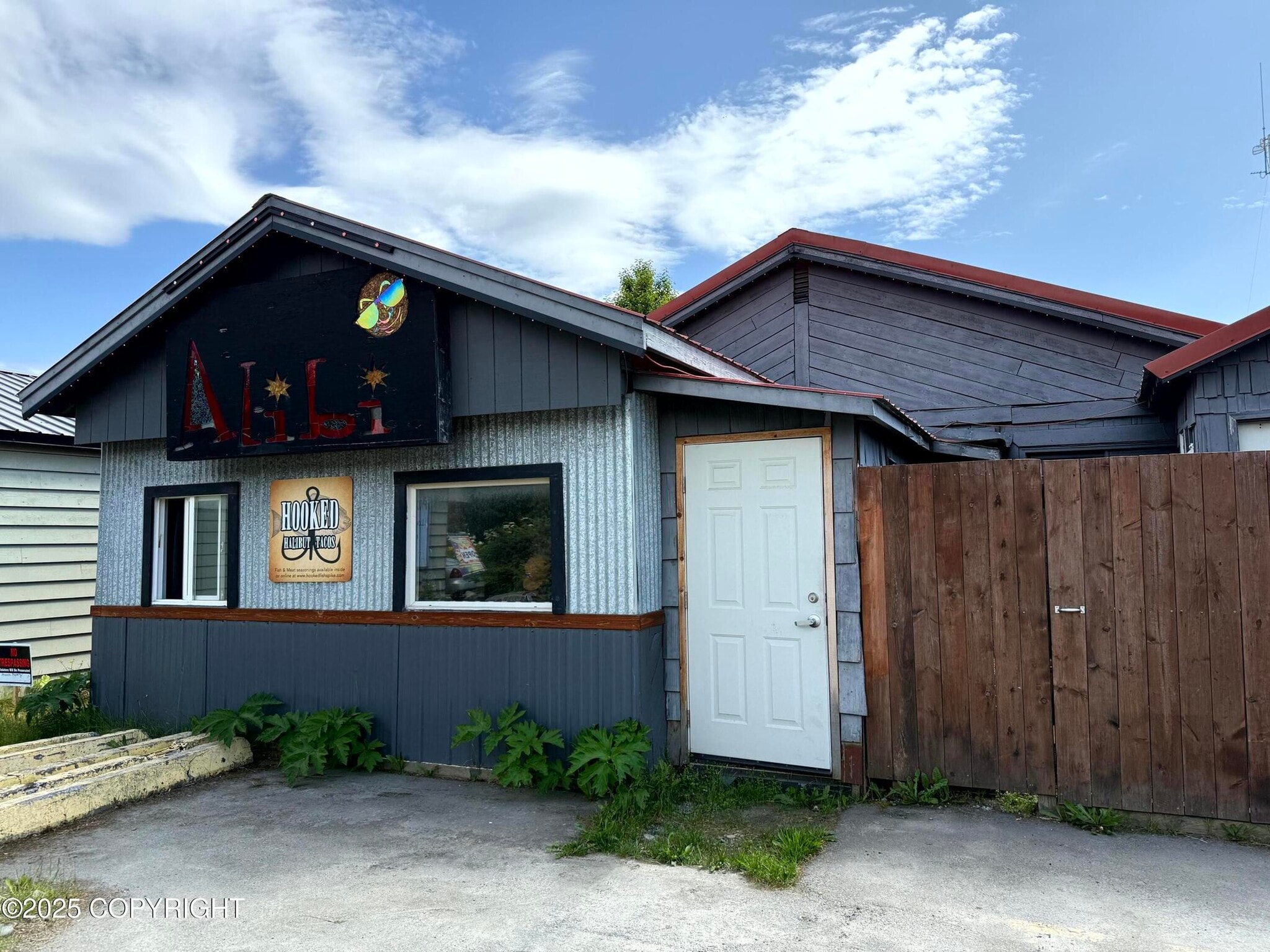 453 E Pioneer Ave, Homer, AK for sale Primary Photo- Image 1 of 20