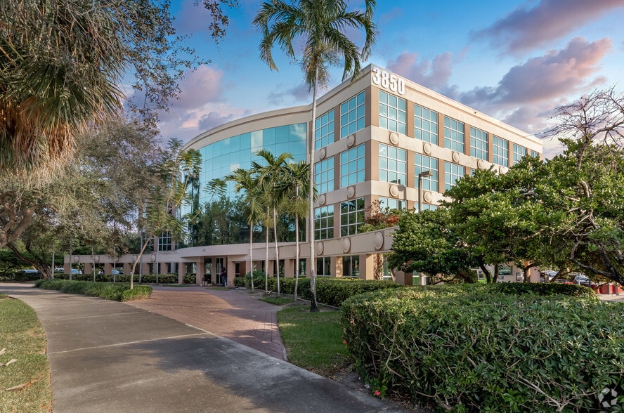 3850 Hollywood Blvd, Hollywood, FL for sale - Primary Photo - Image 1 of 12