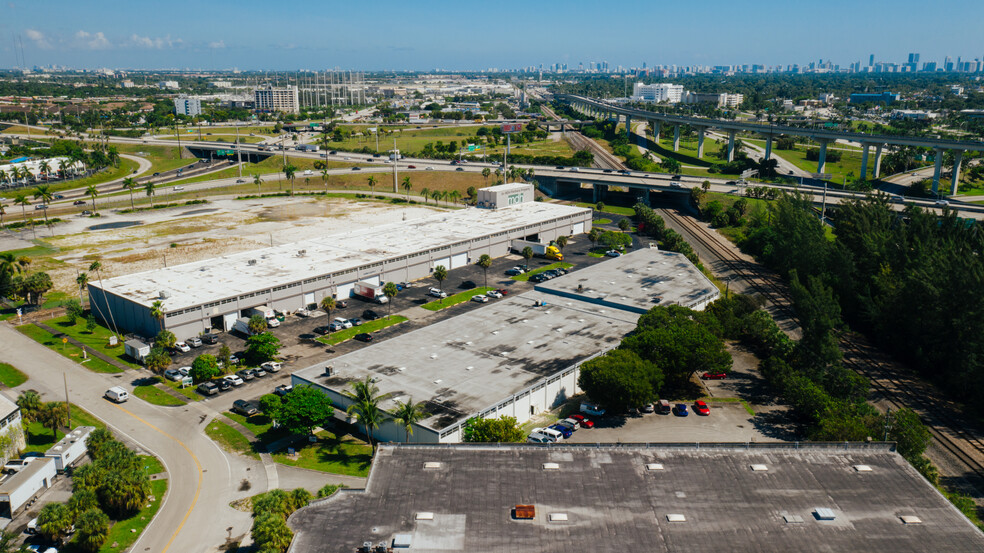 16401-16413 NW 8th Ave, Miami, FL for lease - Building Photo - Image 2 of 18