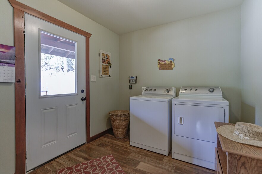 111 Fs 1s14, Mad River, CA à vendre - Photo intérieure - Image 3 de 44