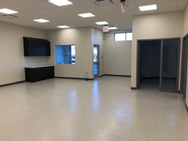 4653 W Polk St, Chicago, IL à louer - Photo intérieure - Image 2 de 6