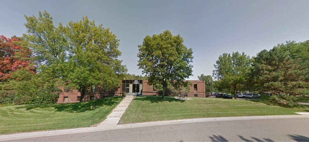 12800 Industrial Park Blvd, Plymouth, MN à louer - Photo du bâtiment - Image 2 de 14