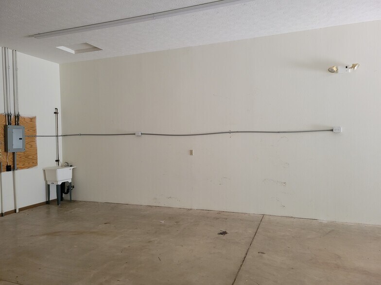 3566 State Rd, Cuyahoga Falls, OH à louer - Photo du bâtiment - Image 2 de 12