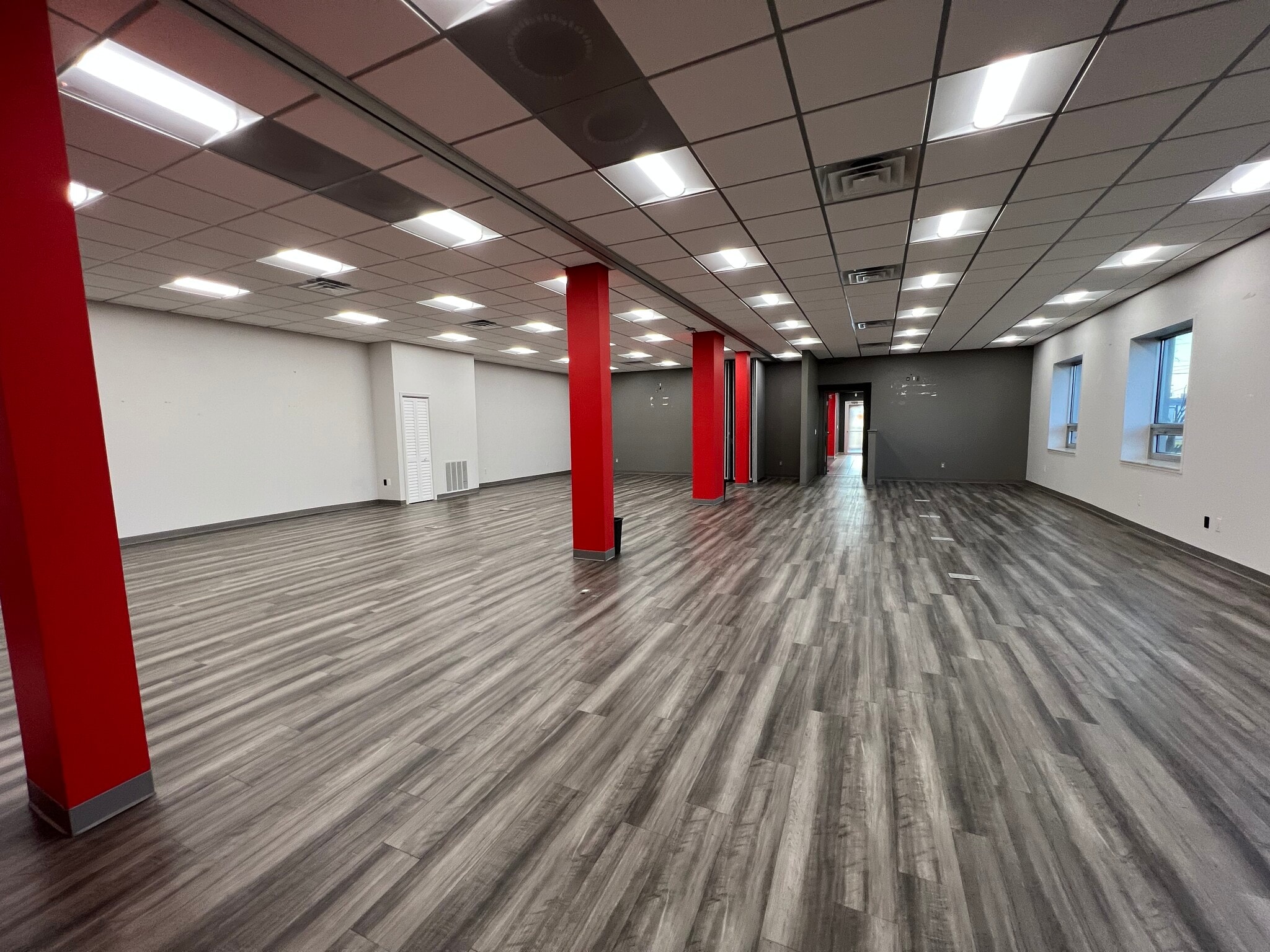 11530 Stephens Rd, Warren, MI à louer Photo intérieure- Image 1 de 8