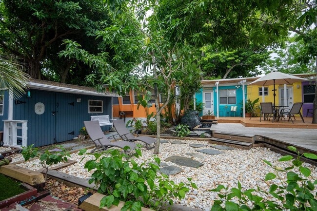 Plus de détails pour 1944 NE 5th St, Deerfield Beach, FL - Multi-résidentiel à vendre