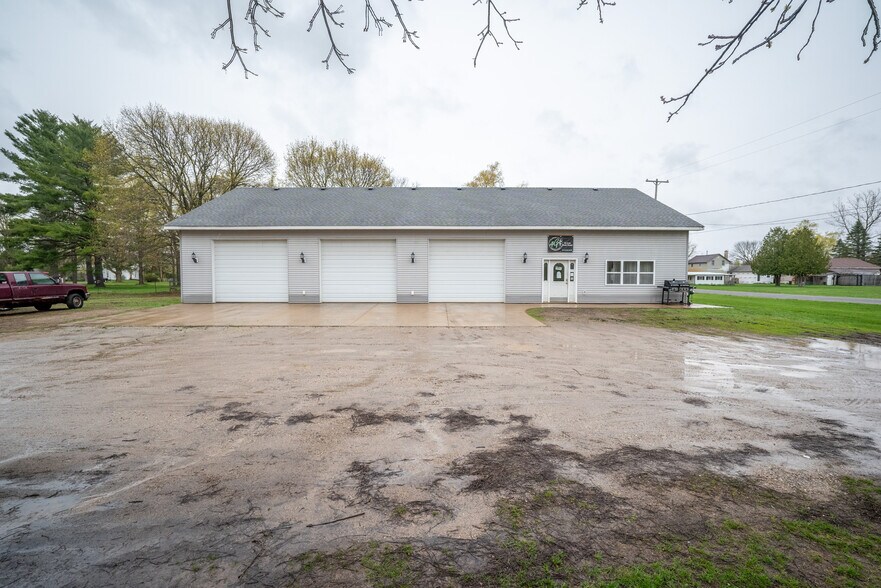 410 Division st, Hersey, MI à vendre - Photo du bâtiment - Image 1 de 28