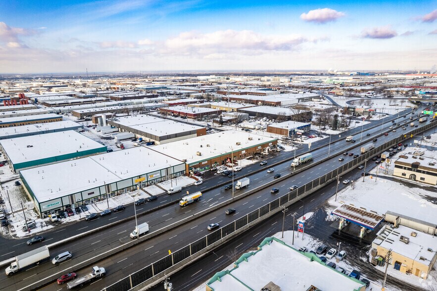 8241-8285 Boul Métropolitain E, Montréal, QC à louer - Aérien - Image 2 de 5