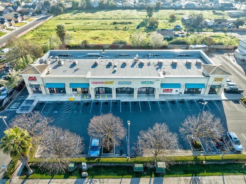 2450 N Brawley Ave, Fresno, CA à louer - Photo du bâtiment - Image 3 de 10