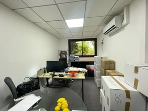 Office in Lyon for lease Interior Photo- Image 1 of 3