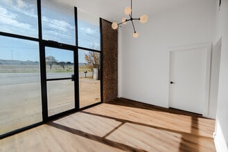 3115 Sabine St, Forest Hill, TX à louer Hall d’entrée- Image 2 de 11