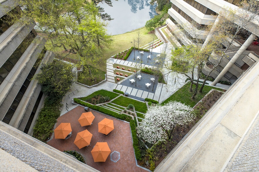 5901 Peachtree Dunwoody Rd NE, Atlanta, GA for lease - Building Photo - Image 2 of 20