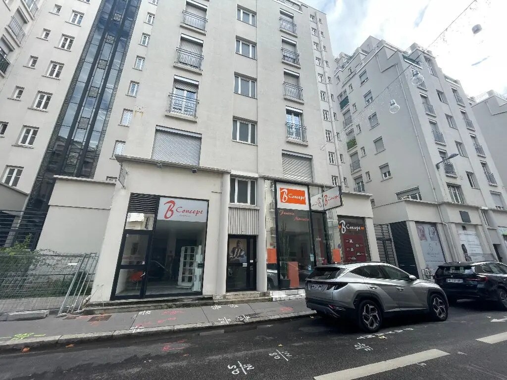 Retail in Villeurbanne for lease Building Photo- Image 1 of 6