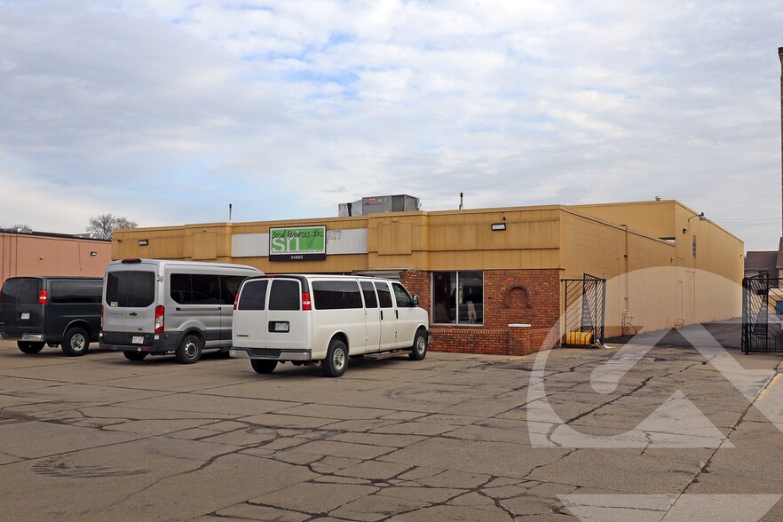 34860 Utica Rd, Fraser, MI for sale - Building Photo - Image 1 of 1