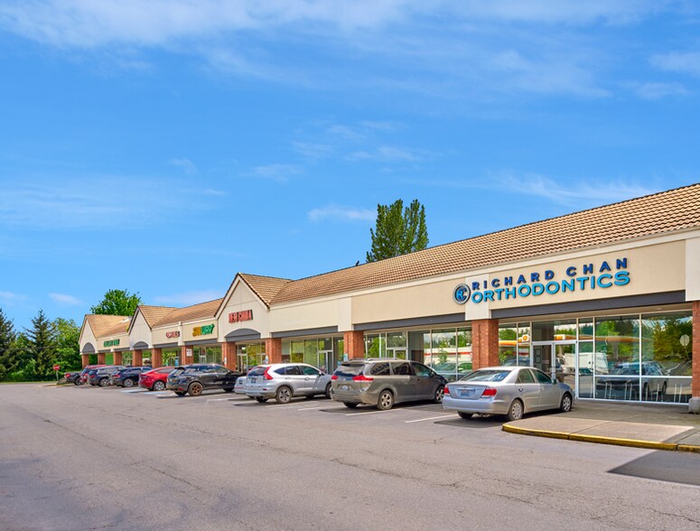 Thomas Lake Center portefeuille de 5 propriétés à vendre sur LoopNet.ca - Photo du bâtiment - Image 2 de 11