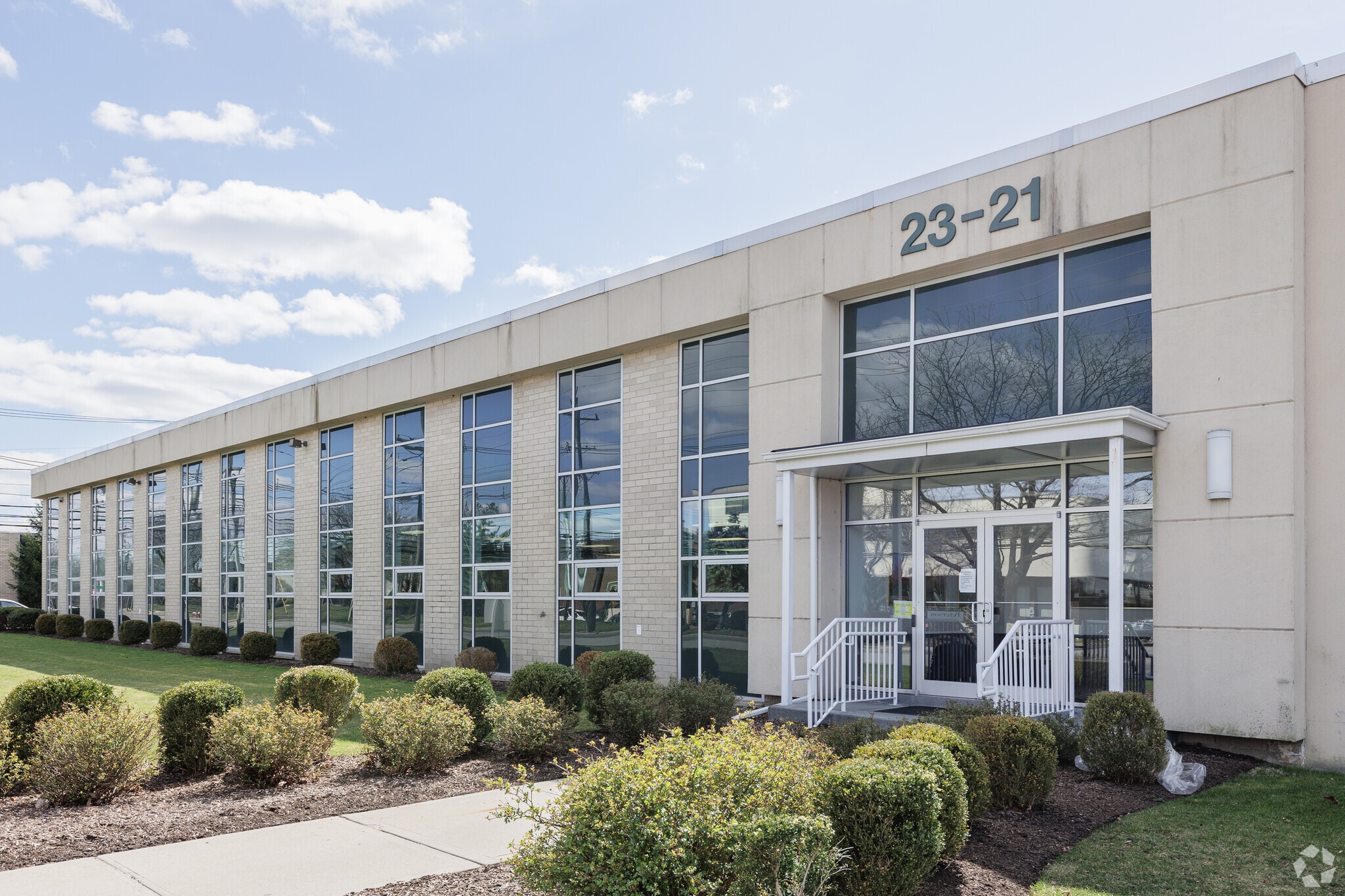 21 Empire Blvd, South Hackensack, NJ for lease Building Photo- Image 1 of 6