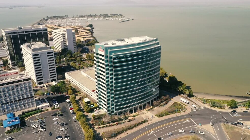 2100 Powell St, Emeryville, CA à louer - Vidéo aérienne - Image 2 de 15