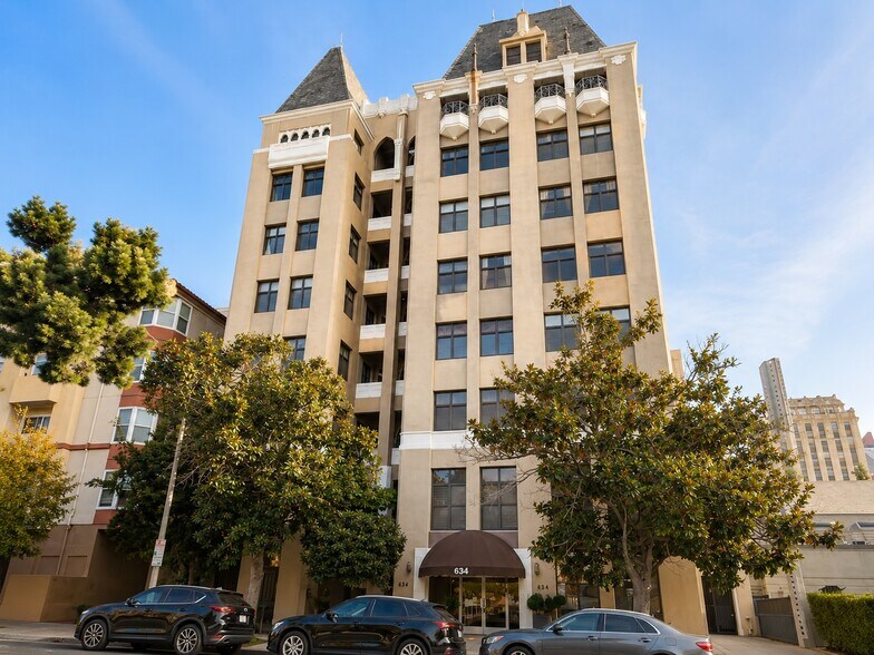 634 S Gramercy Pl, Los Angeles, CA for lease - Building Photo - Image 2 of 8