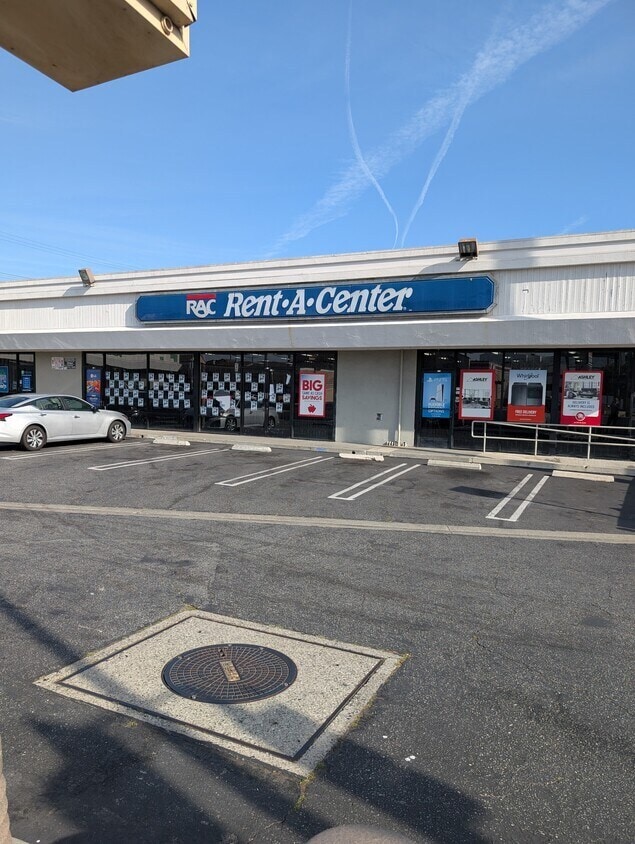 111 W Pacific Coast Hwy, Wilmington, CA for lease Primary Photo- Image 1 of 6