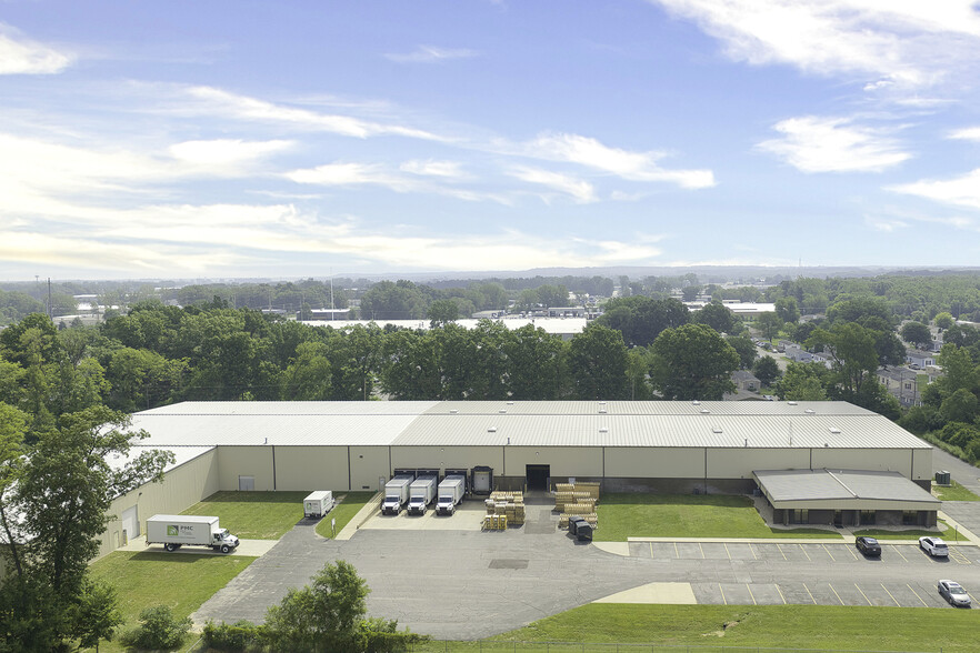 1000 Sako Ct, Elkhart, IN for lease - Building Photo - Image 2 of 40
