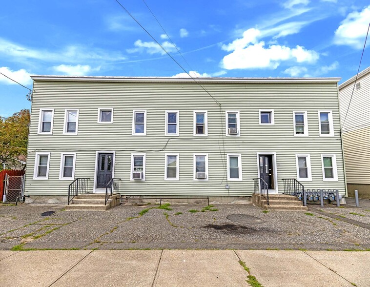 32-34 Joy St, Ludlow, MA à vendre - Photo principale - Image 1 de 8