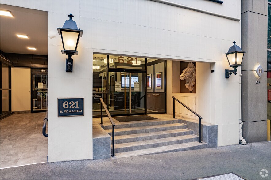 621 SW Alder St, Portland, OR à louer - Photo du bâtiment - Image 2 de 3