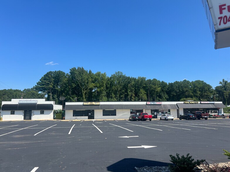 4701 N Tryon St, Charlotte, NC à louer - Photo du bâtiment - Image 2 de 14