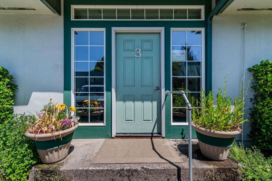 349 W Pine St, Central Point, OR à vendre - Photo du bâtiment - Image 3 de 7