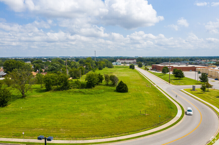 Tulsa Commons portfolio of 8 properties for sale on LoopNet.ca - Building Photo - Image 2 of 13