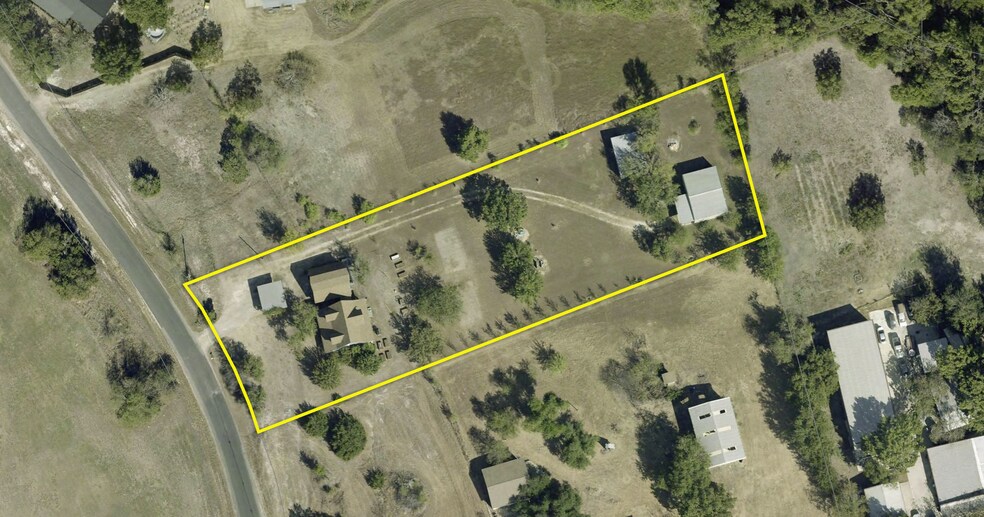 747 Lemens Ave, Hutto, TX à vendre - Aérien - Image 2 de 2