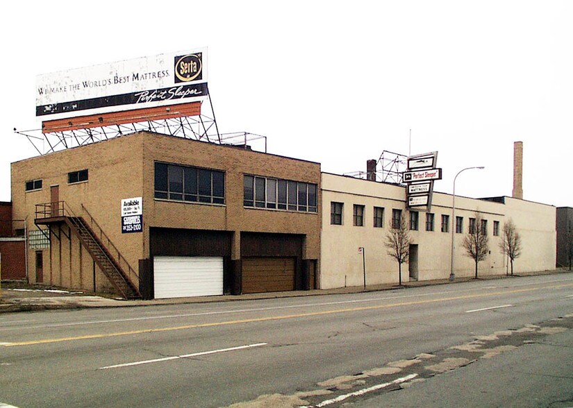 2760 W Warren Ave, Detroit, MI à louer - Photo du bâtiment - Image 3 de 8
