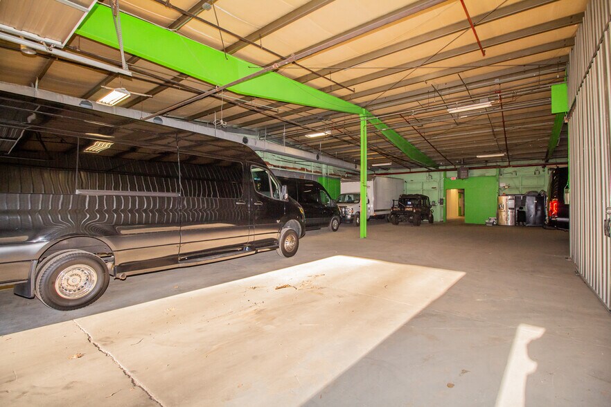 21-69 S Main St, Leicester, MA à louer - Photo du bâtiment - Image 2 de 52